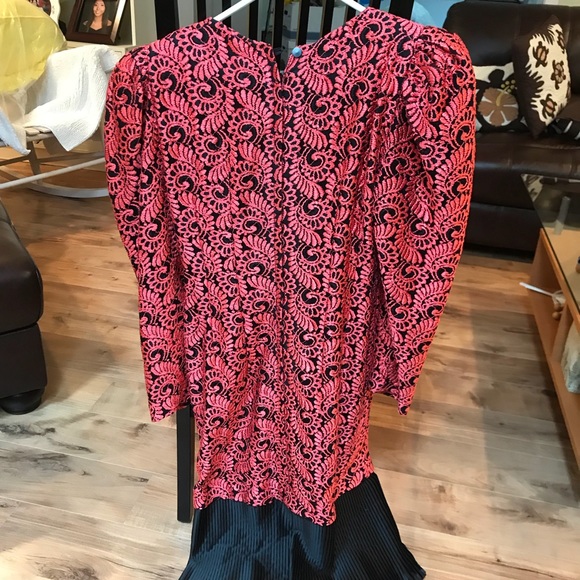 Elegant dress price not negotiable - Picture 4 of 5